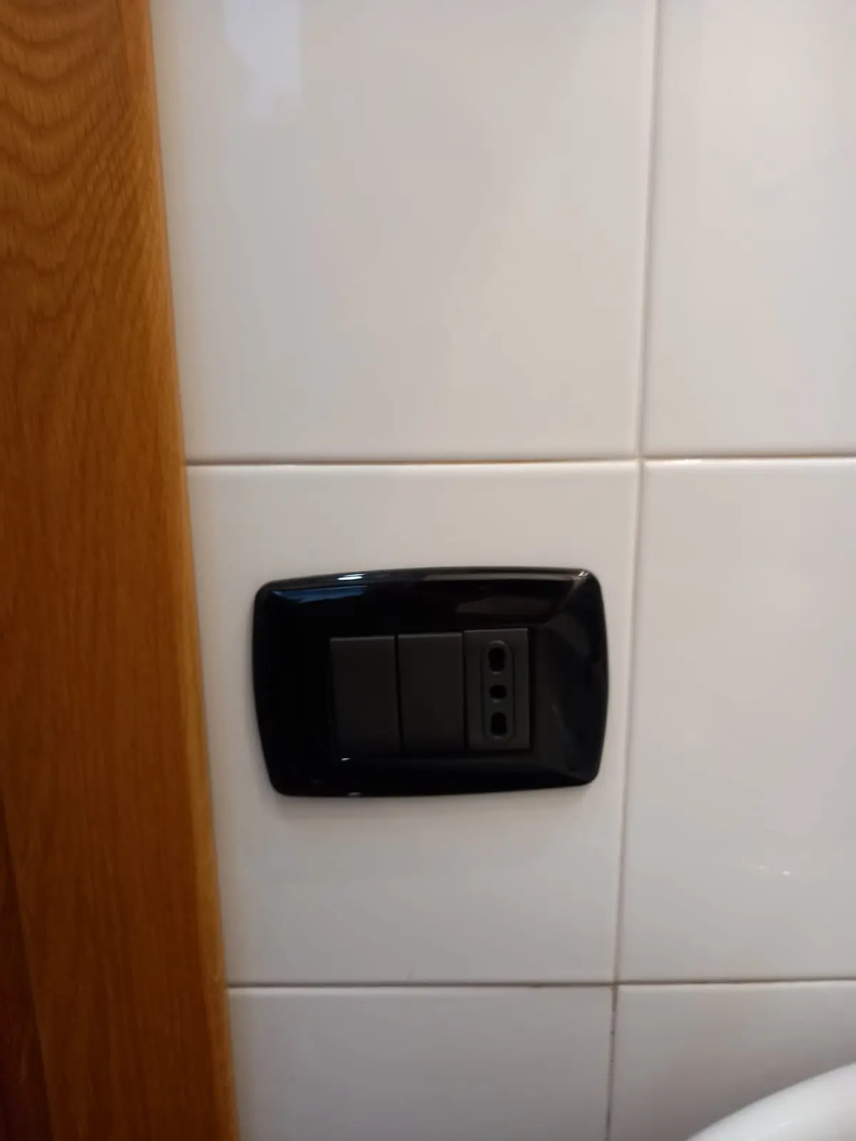 Cambio Presa Elettrica e Interruttori 3