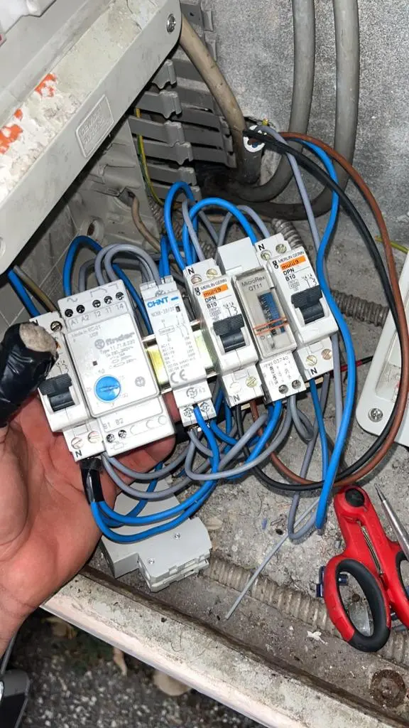 Ricerca e Riparazione Guasto Elettrico 16