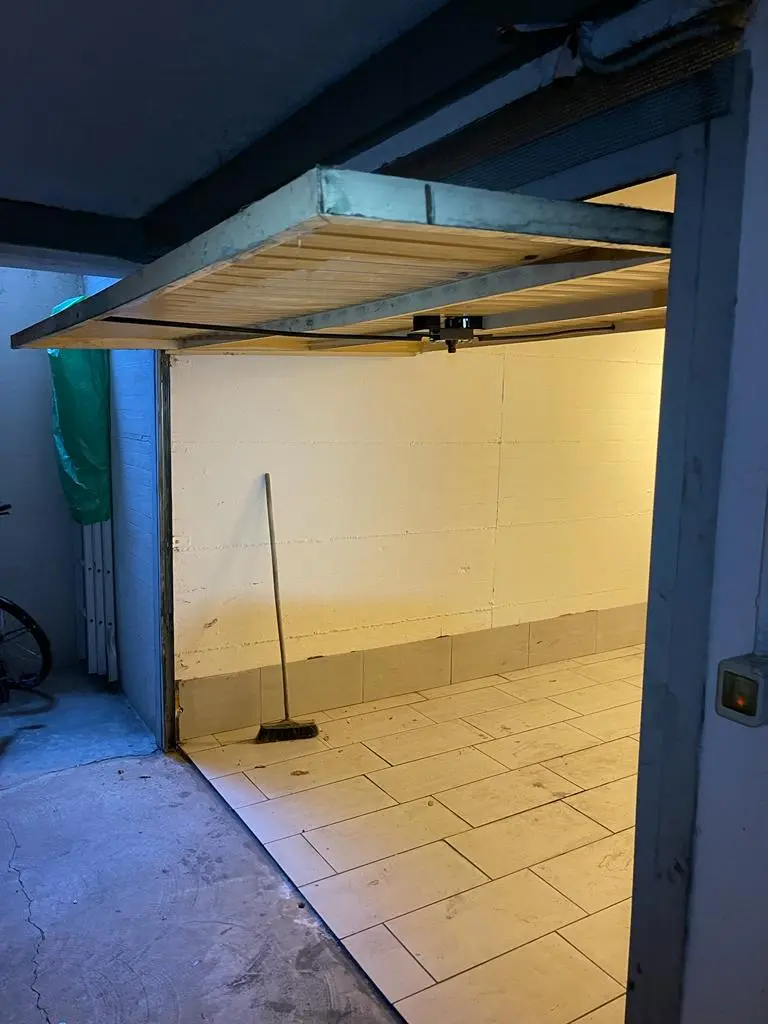 Cambio serratura porta basculante garage Cambio serratura porta basculante garage