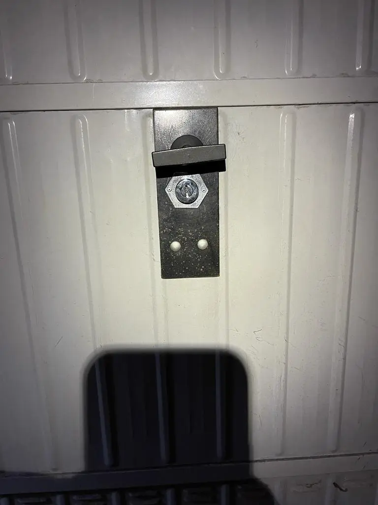 Cambio serratura porta basculante garage Cambio serratura porta basculante garage