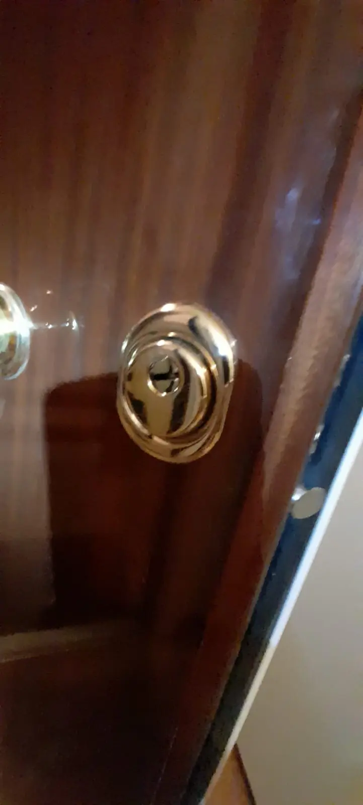 Apertura porta bloccata e cambio cilindro con difender Apertura porta bloccata e cambio cilindro con difender