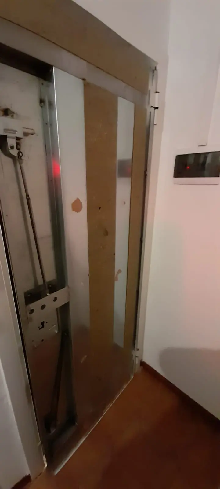 Apertura porta bloccata e cambio cilindro con difender Apertura porta bloccata e cambio cilindro con difender