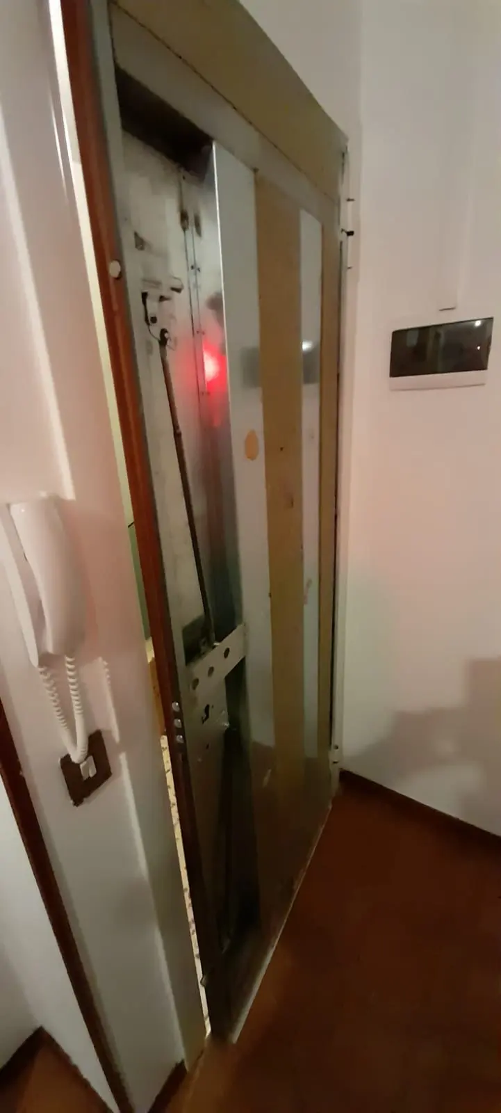 Apertura porta bloccata e cambio cilindro con difender Apertura porta bloccata e cambio cilindro con difender