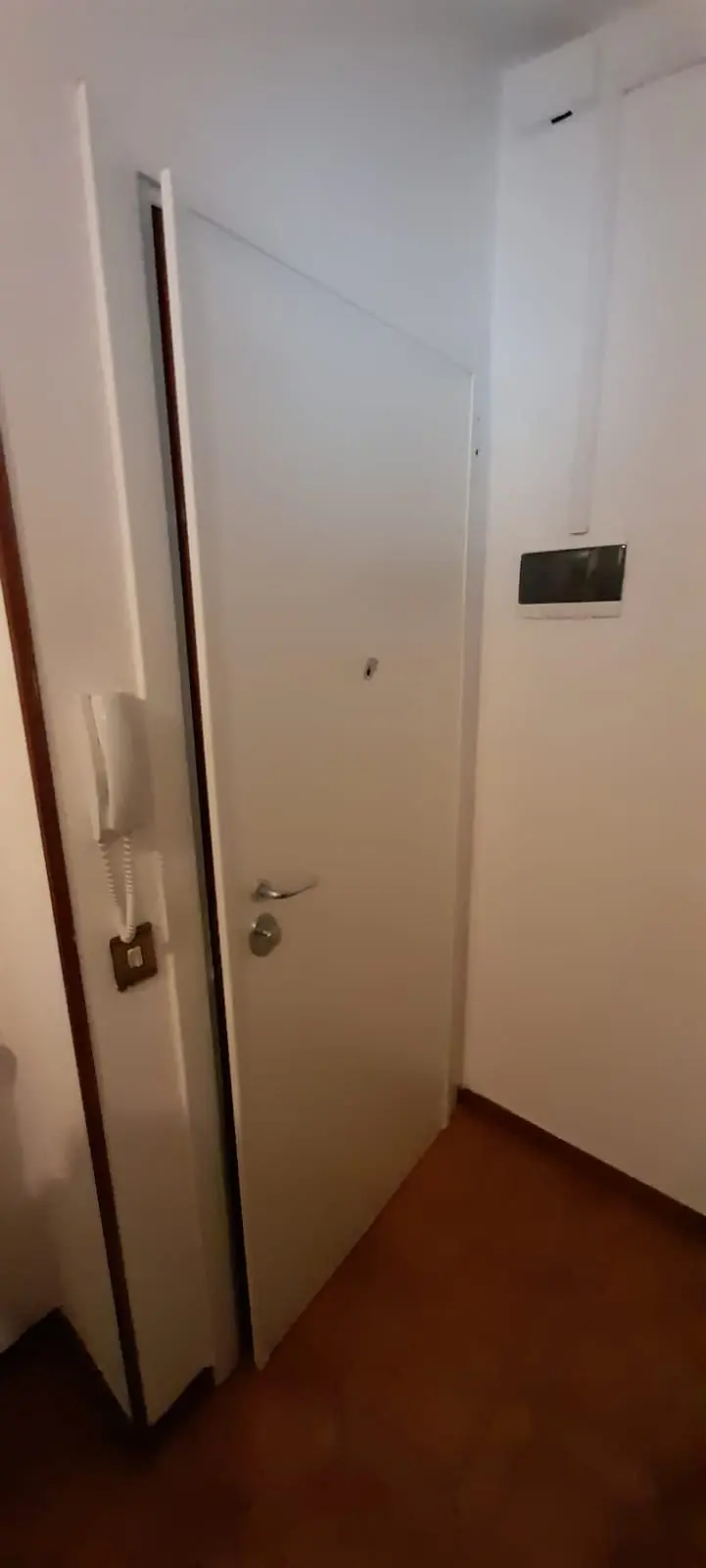 Apertura porta bloccata e cambio cilindro con difender Apertura porta bloccata e cambio cilindro con difender