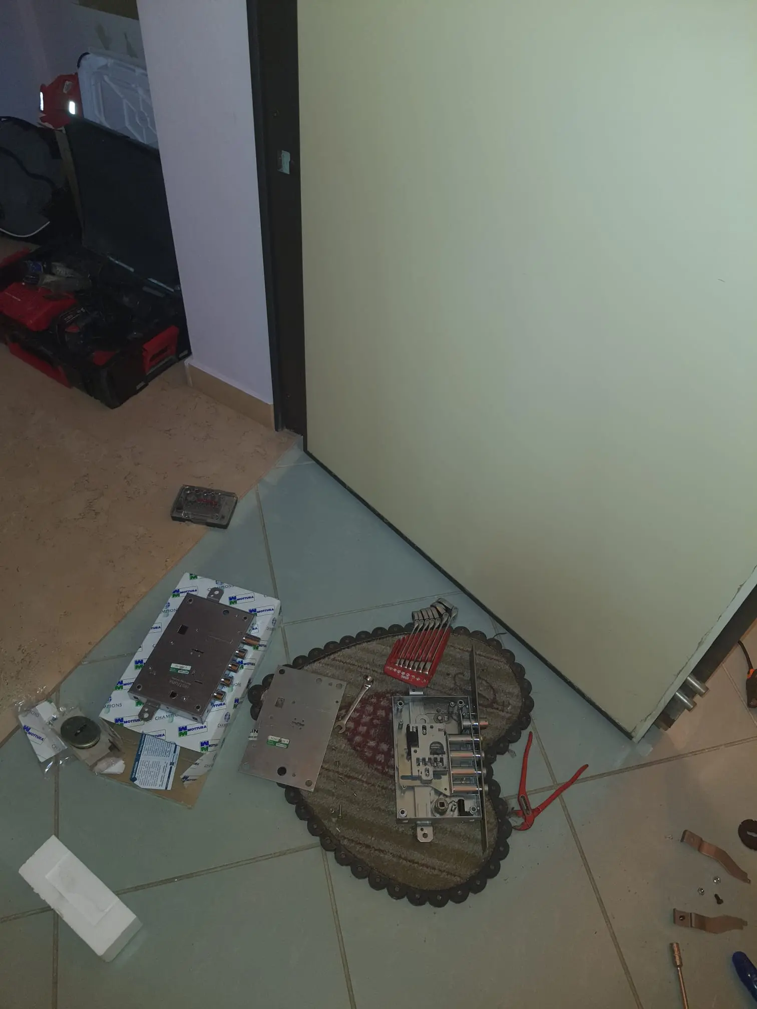 Apertura porta e cambio serratura Apertura porta e cambio serratura