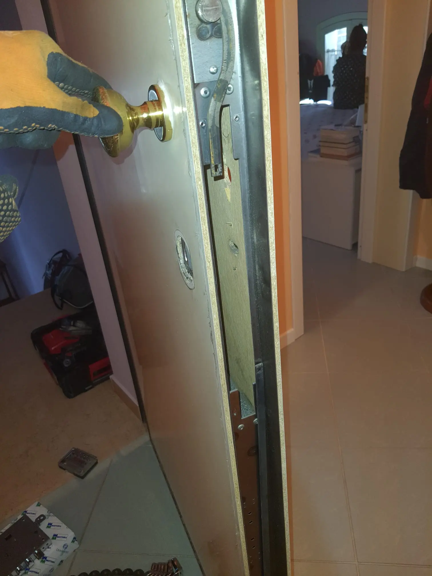 Apertura porta e cambio serratura Apertura porta e cambio serratura