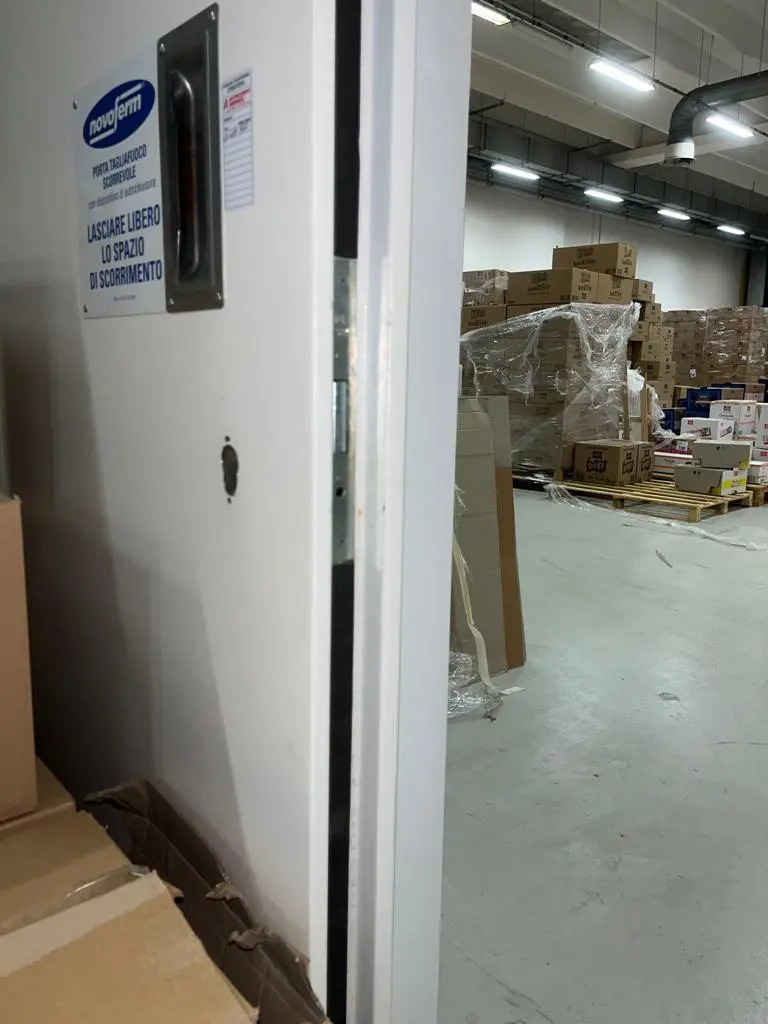 Cambio cilindro porta magazzino Cambio cilindro porta magazzino