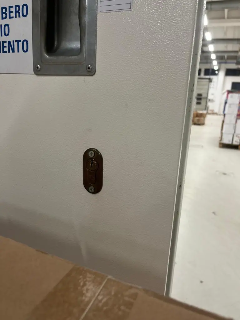 Cambio cilindro porta magazzino Cambio cilindro porta magazzino