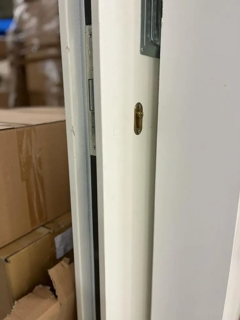 Cambio cilindro porta magazzino Cambio cilindro porta magazzino