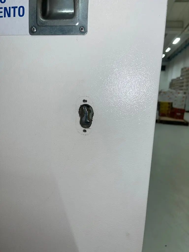 Cambio cilindro porta magazzino Cambio cilindro porta magazzino