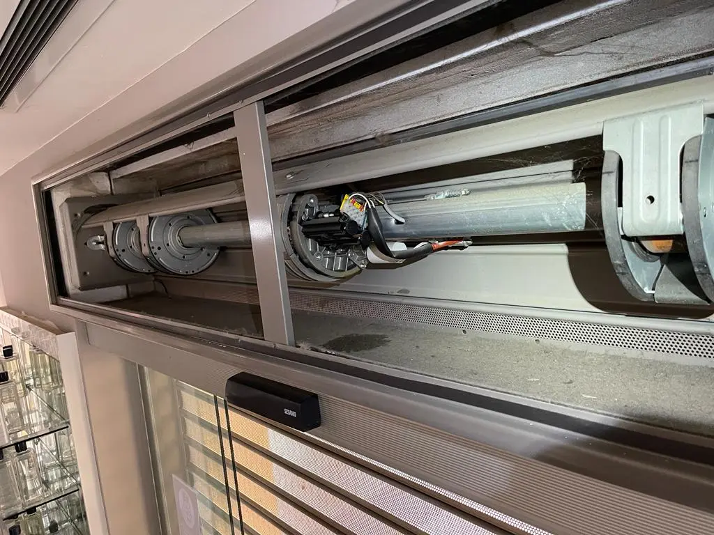 Cambio molla di carico serranda Cambio molla di carico serranda