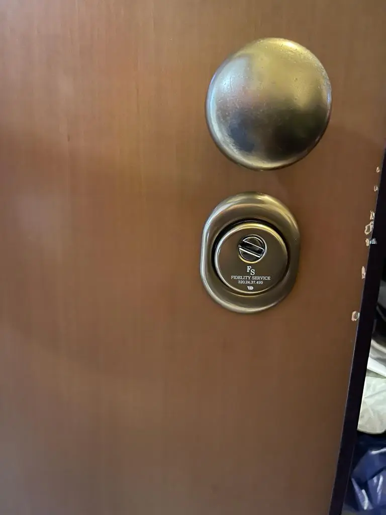 Cambio serratura porta blindata con conversione a cilindro europeo Cambio serratura porta blindata con conversione a cilindro europeo