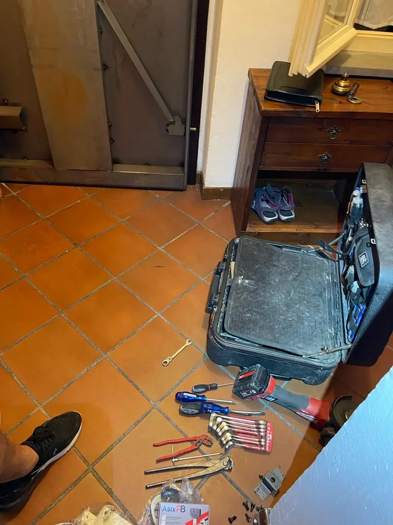 Cambio serratura porta blindata con conversione a cilindro europeo Cambio serratura porta blindata con conversione a cilindro europeo