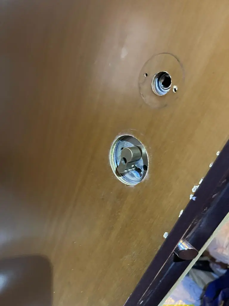 Cambio serratura porta blindata con conversione a cilindro europeo Cambio serratura porta blindata con conversione a cilindro europeo