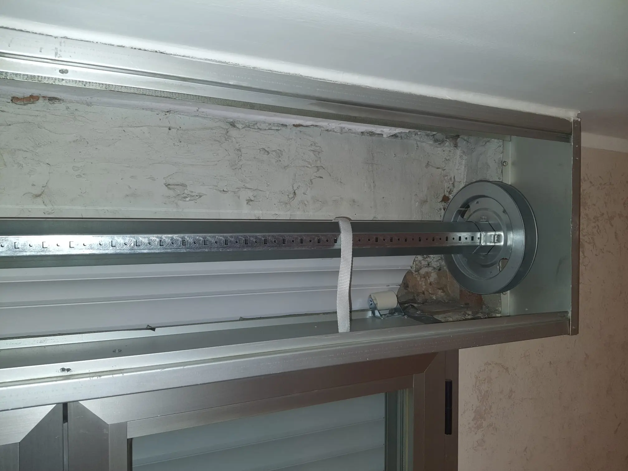 Cambio tapparella completa di rullo, puleggia e corda