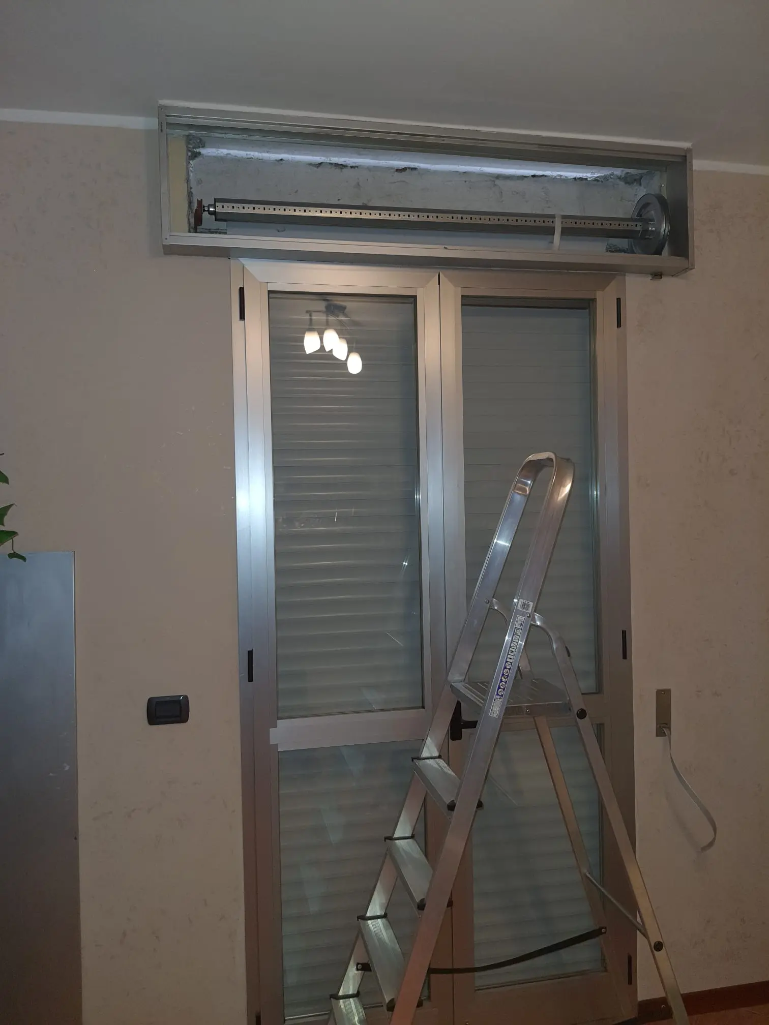 Cambio tapparella completa di rullo, puleggia e corda