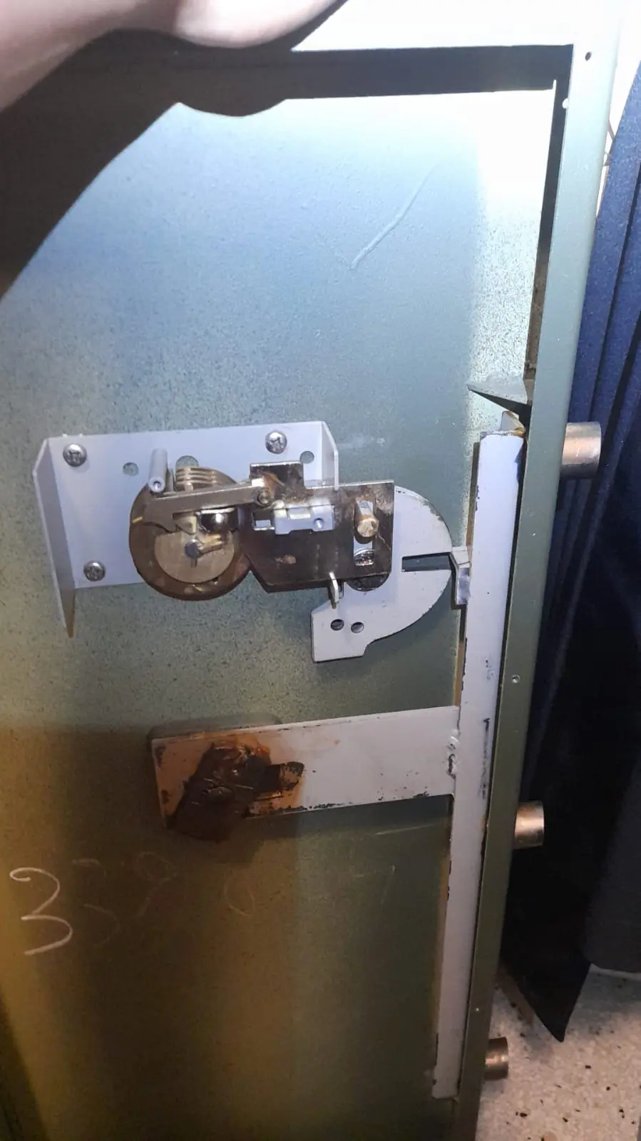 Riparazione cassaforte sistemazione combinazione meccanica Riparazione cassaforte sistemazione combinazione meccanica