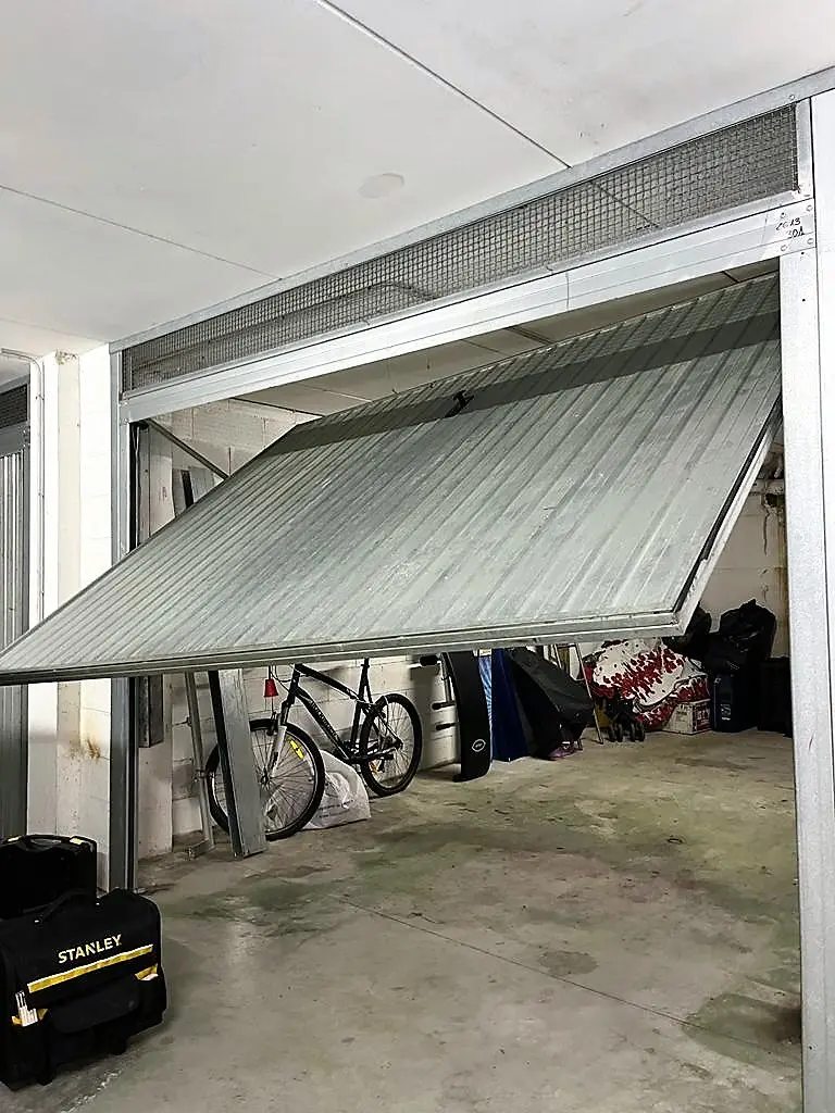 Riparazione porta basculante cambio cavi d’acciaio Riparazione porta basculante cambio cavi d’acciaio