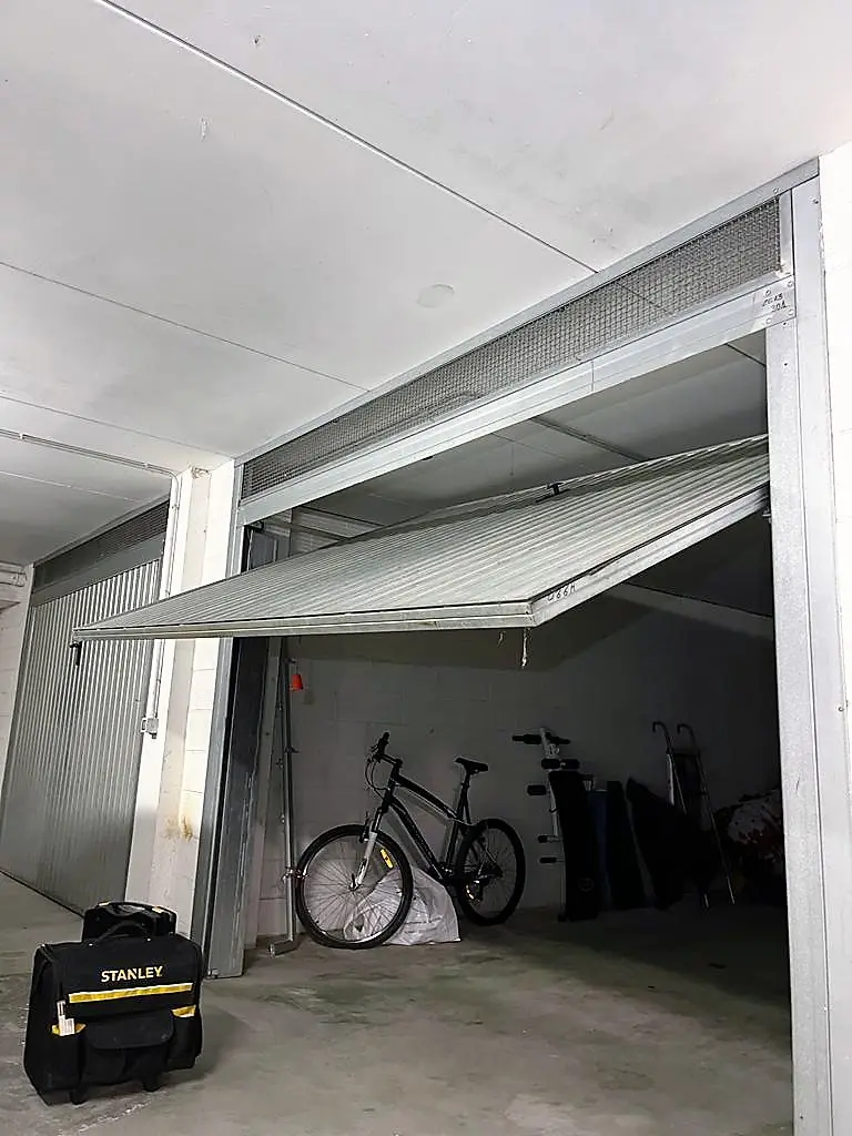 Riparazione porta basculante cambio cavi d’acciaio Riparazione porta basculante cambio cavi d’acciaio