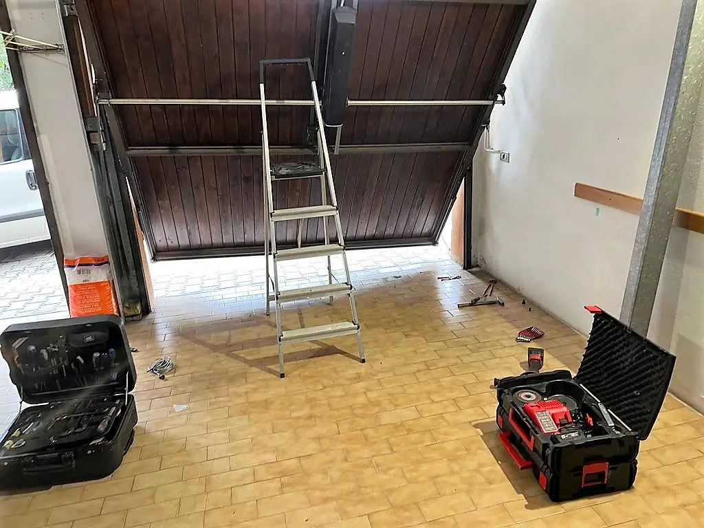 Riparazione porta basculante cambio cavo acciaio Riparazione porta basculante cambio cavo acciaio