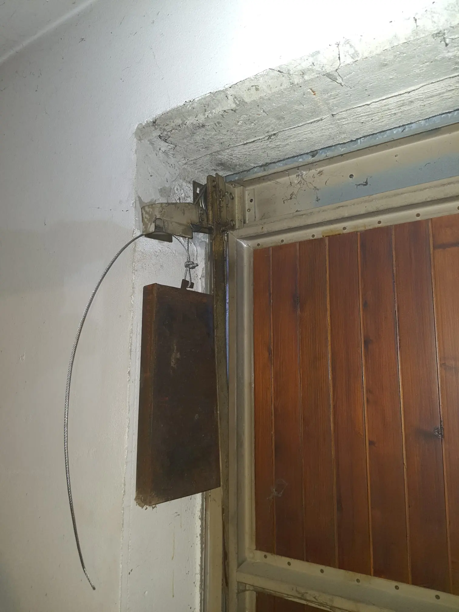 Riparazione porta garage basculante Riparazione porta garage basculante