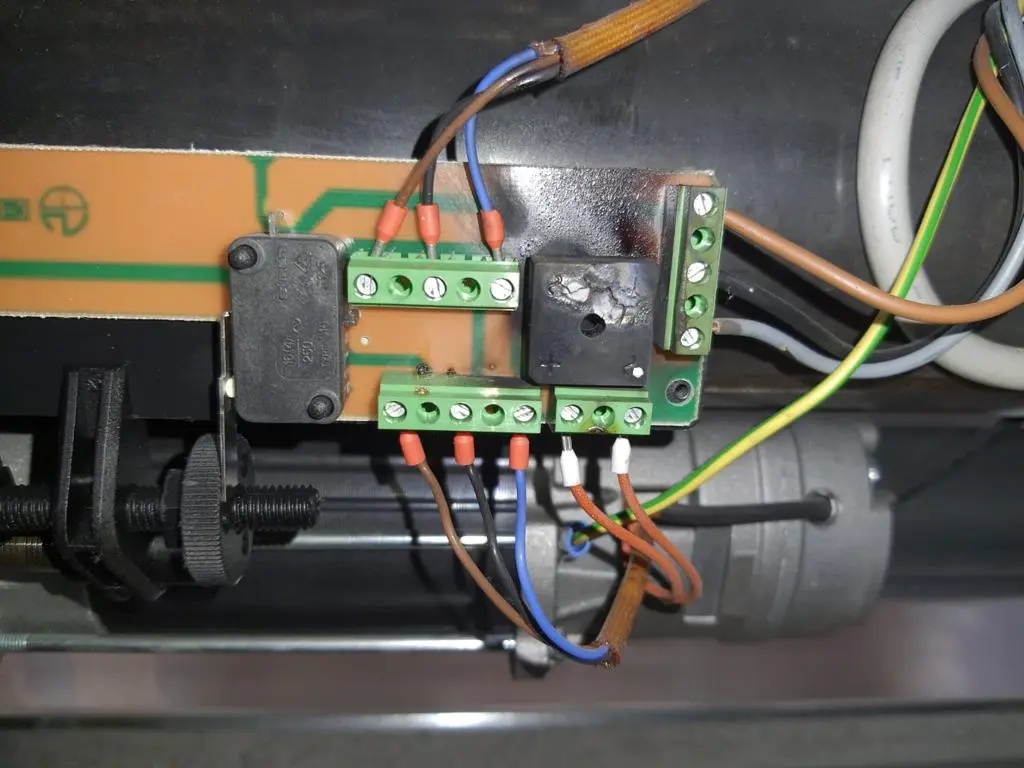 Riparazione serranda Riparazione serranda