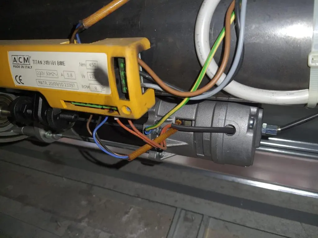 Riparazione serranda Riparazione serranda